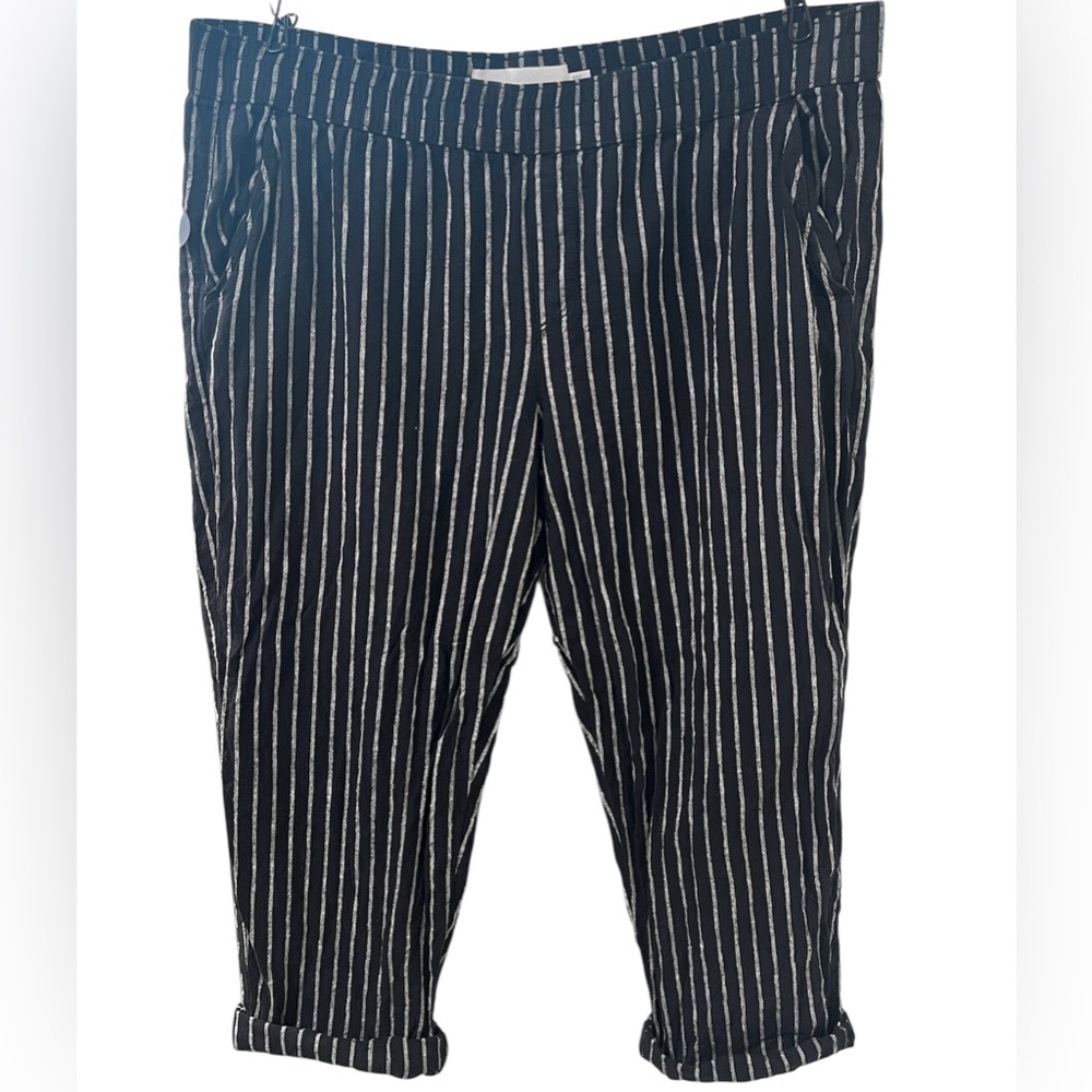 Elegant Striped Cropped Pants